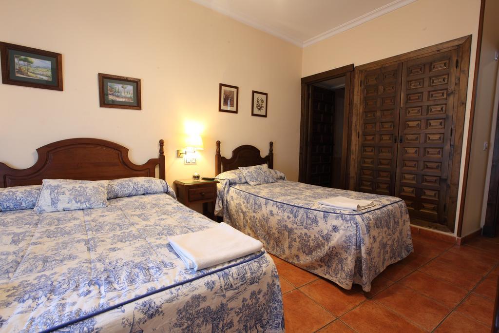 Hostal Rocio Sanlúcar la Mayor Exterior foto